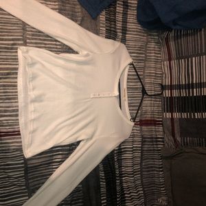 Long Sleeve
Scoop Neck
Front Snap Buttons